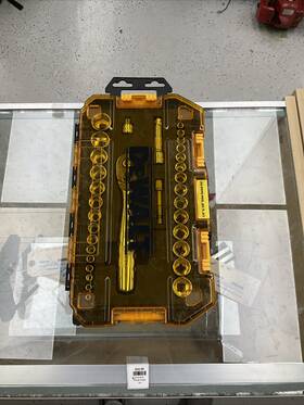 219128 Dewalt Mechanics Socket Set 1/4 Inch And 3/8