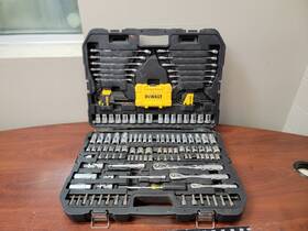 Dewalt 744110620887 1/4 Inch 3/8 1/2 Drive Polished Chrome Mechanics Tool Set