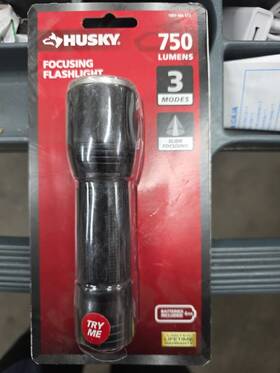 Husky 856318008821 750 Lumens Focusing Aluminum Led Flashlight 3 Modes Impact