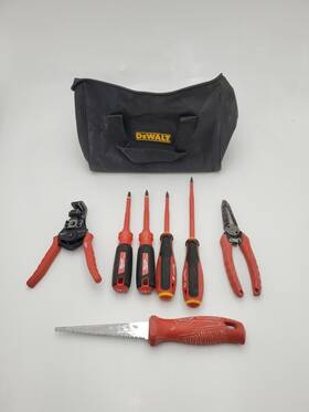 48-22-3083 Milwaukee Lot Of 7 Hand Tools Including Wire Strippers And Screwdrivers