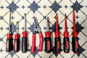 48222113 Milwaukee Electrician Hand Tool Kit Screwdriver And Wire Stripper Lot