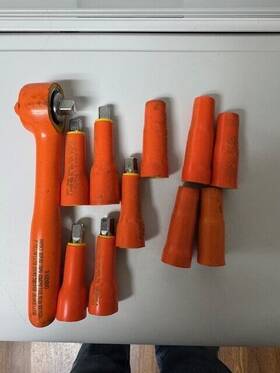 It-1269 Oel Insulated 3/8 Inch Ratchet With 10mm Sockets And Extensions