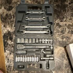 W0116 Popular Mechanics Tool Set Chrome Sae Socket Ratchet Wrench Hard Case
