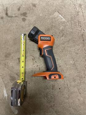 R8695 Rigid 18v Flashlight