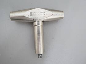 S-713 Snap-on Seekonk Mfg. Inch T Style Palm Size Torque Wrench Vintage Specialty Tool Ma