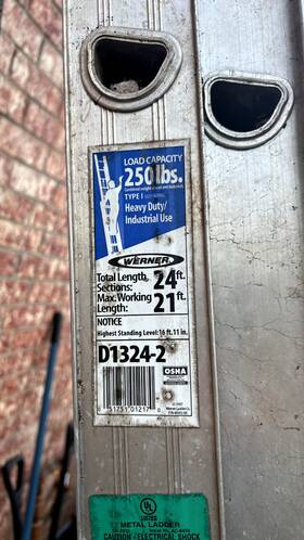 D1342-2 Warner Ladder D1342-2. 24ft Aluminum Extension Ladder. Lightly Used