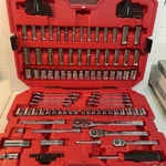 Craftsman Mechanics Tool Set, Sae / Metric, 135-PIECE (CMMT12024) Pre Owned. Fixed Price $104.99.